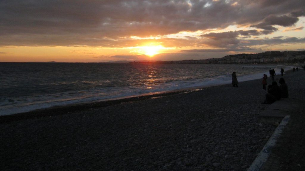 Expat Life Blog french riviera road trip photo of sunset beach in Cannes