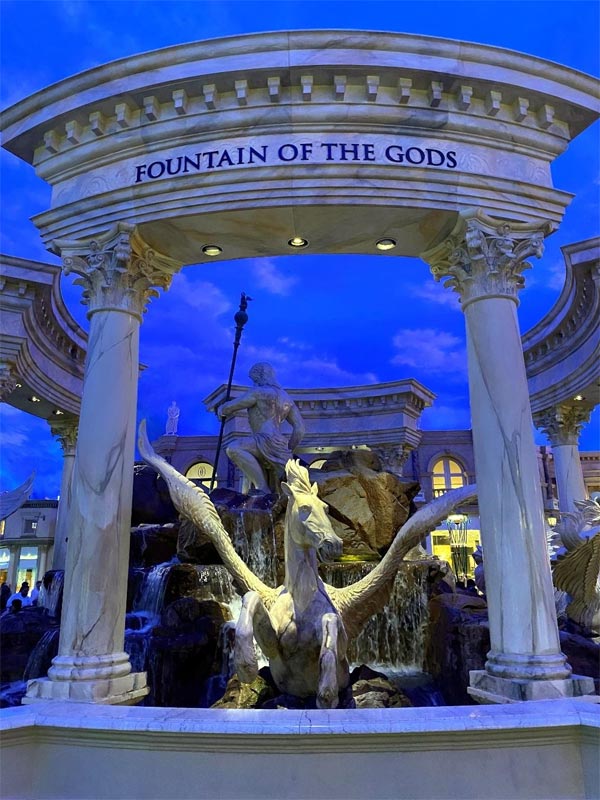 Expat Life Blog Las Vegas Tourist Ultimate Guide 2021 photo of Fountain of the gods