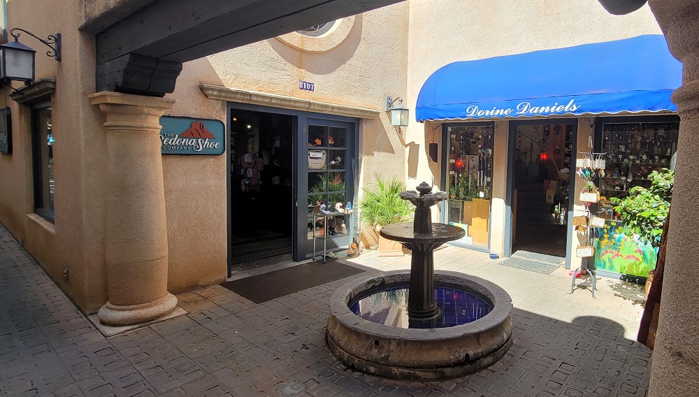 expat life blog Sedona Arizona Chapel of the Holy Cross Photo of a Boutique in Sedona